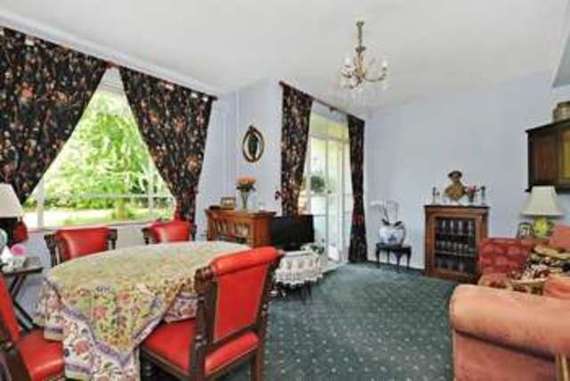 2 bedroom Flat for s...